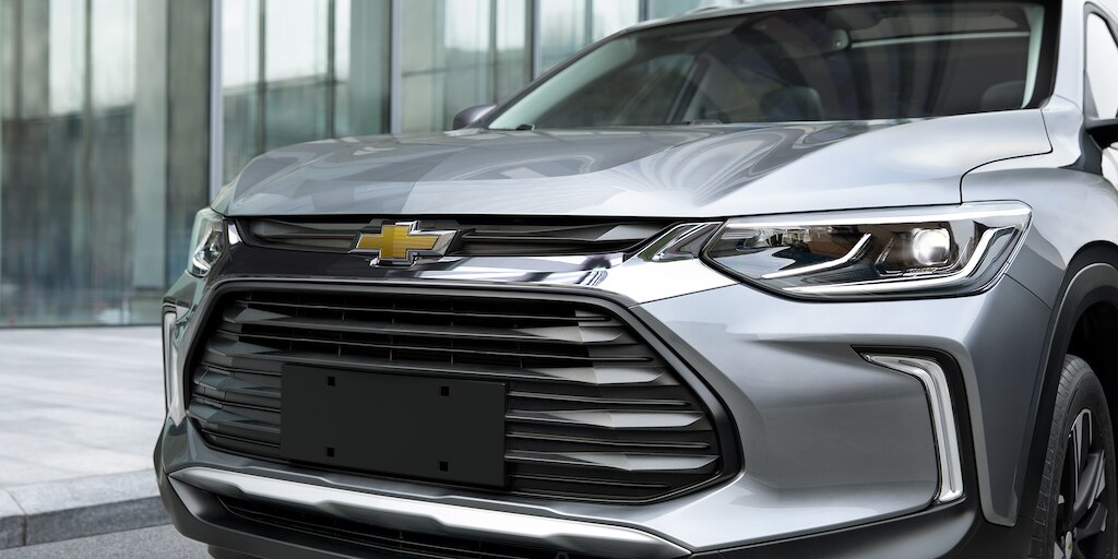 Alerta de colisión frontal con indicador visual y auditivo para SUV Chevrolet Tracker